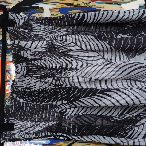 WHBM 100% silk Flowy Tropical Leaf print White /Black Halter Tube top - Picture 11 of 12